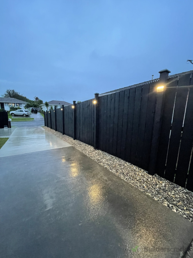 Outdoor fence lighting