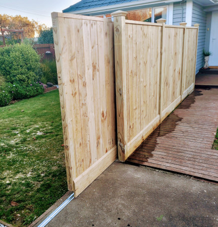 sliding gate