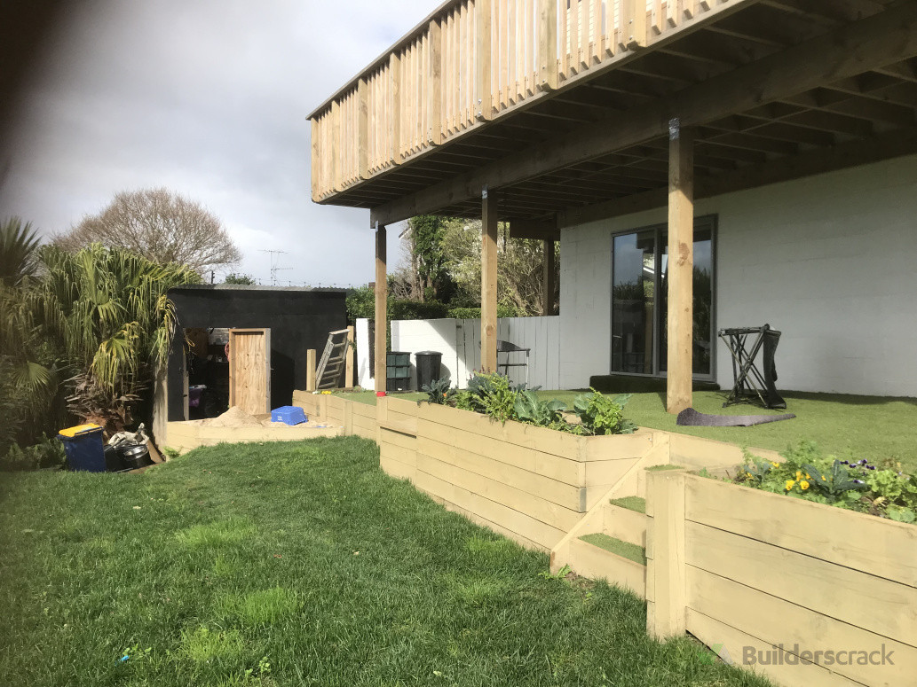 Low level retaining and ready lawn