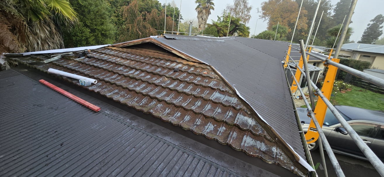 Descromatic tile reroof  in te awamutu .non asbestos
