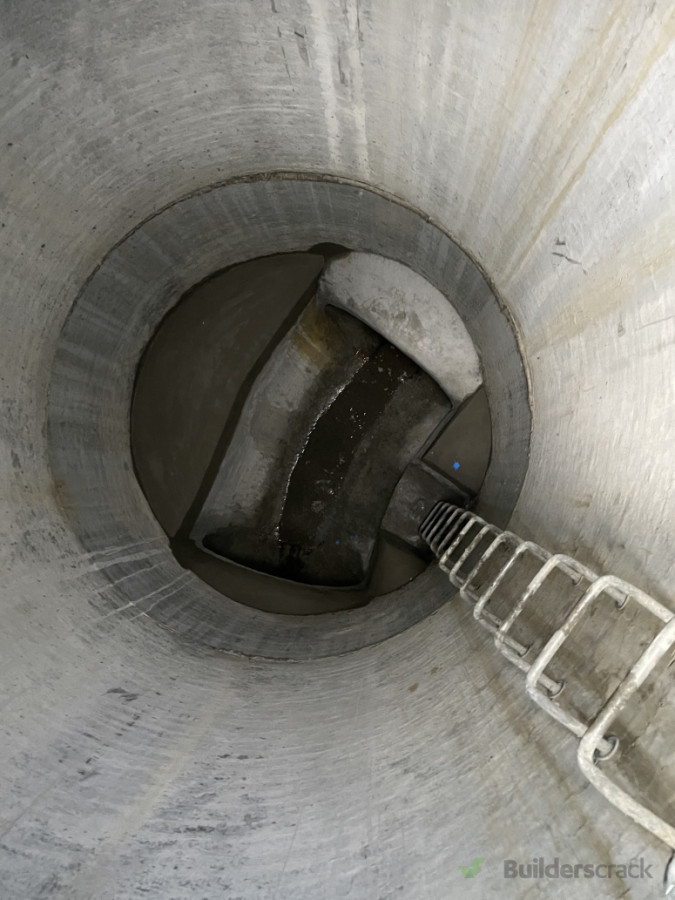 manhole cleaning and benching for 1200mm Dia pipe
