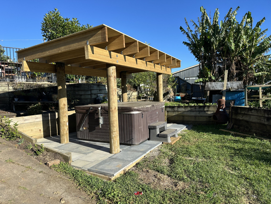 Building outdoor structure