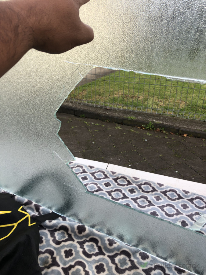 Stg1 of cutting rectangle in frosted glass