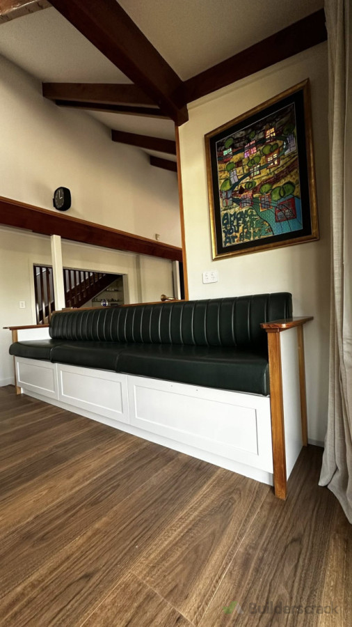 Puketapu bench seat