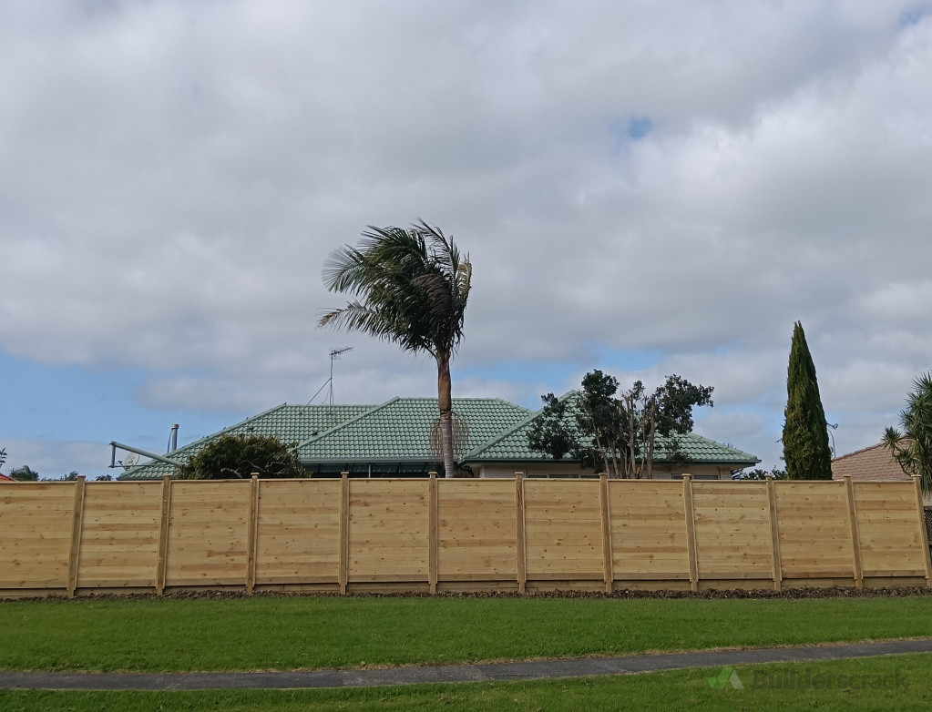 Fence made of Laminata products.