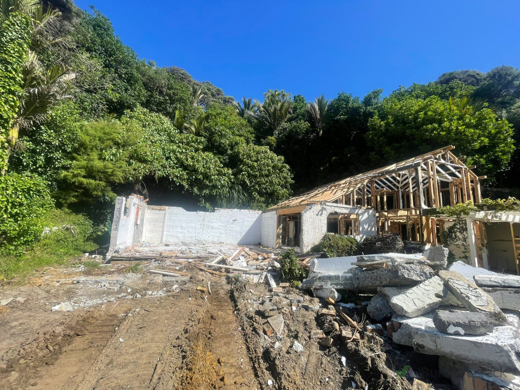 Deconstruction stage