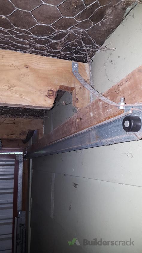 Replace 3x timber beams in the garage (#1130686) | Builderscrack