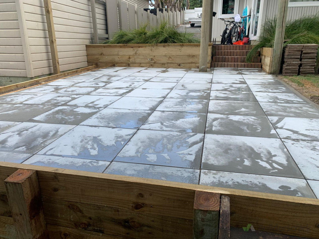 Paving, Timber retaining wall