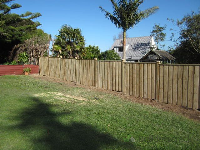 1.5m high T&G fencing to match side boundary