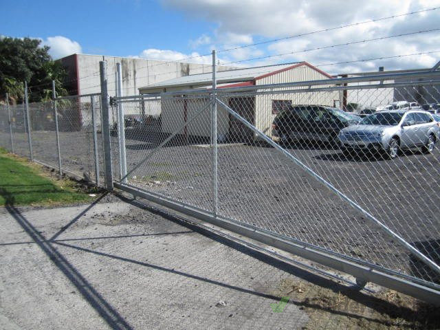 6.0m pipe and mesh sliding gate