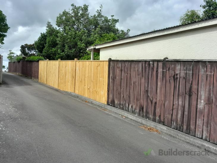 2 x wooden Fence replacement 1 x 70 metres and 1 x 30 m (#1132101 ...