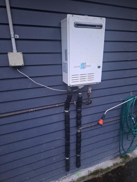 Installing Rheem 26l LPG Califont (#1132428) | Builderscrack