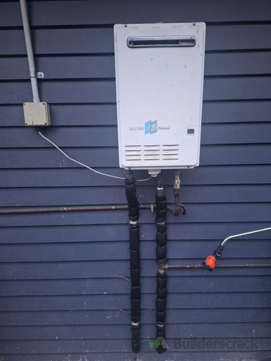 Installing Rheem 26l LPG Califont (#1132428) | Builderscrack