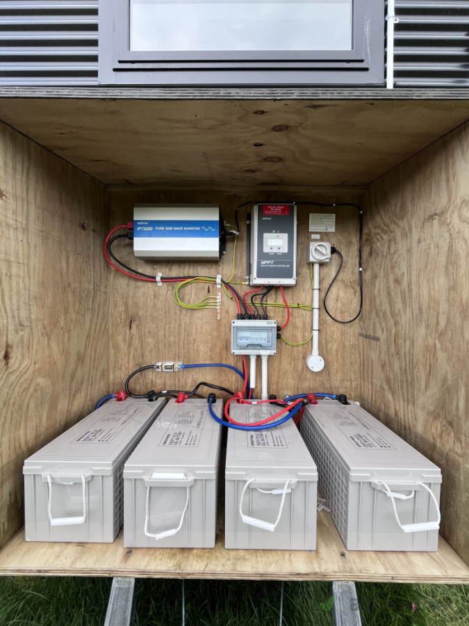 Off grid solar install for tiny home | Builderscrack