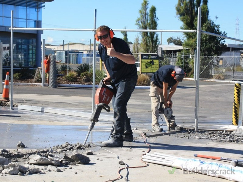 Business Owner doing the Mahi