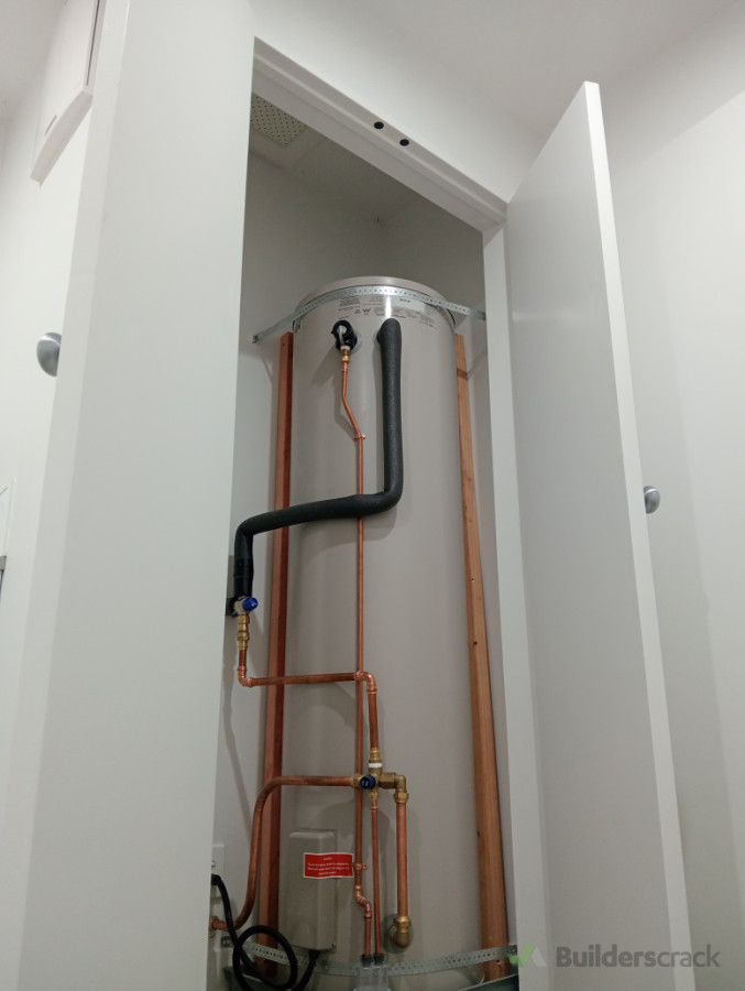 New hot water cylinder installation with copper pipework – compliant and professionally finished."