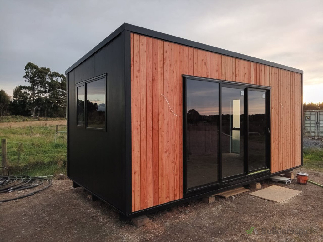 Studio unit, Black tinted glazing with Hardies easy lap cladding alongside vertical timber weather boards