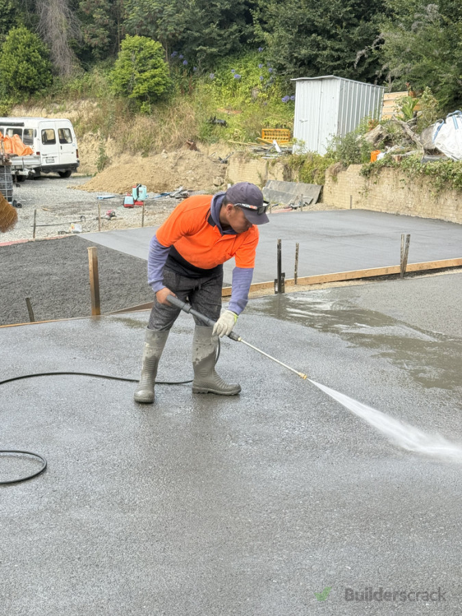 Driveway exposed aggregate 700sqm