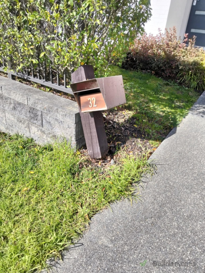 Mailbox repair (before)
