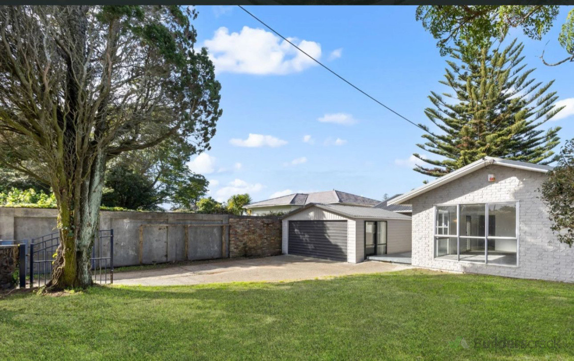 🏡 Freshly landscaped and painted