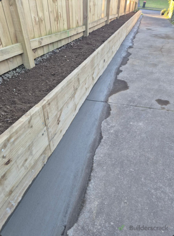 ✔️Fresh new retaining wall