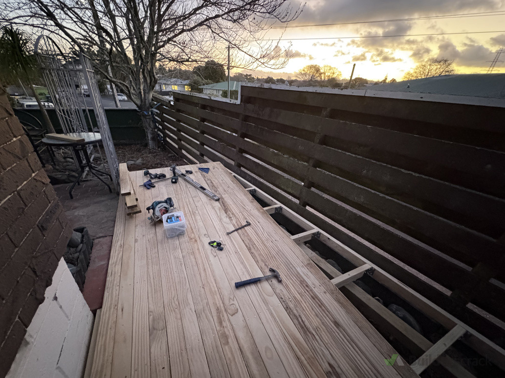 Pine Premium 90x32 decking going on - Coming to a Finish