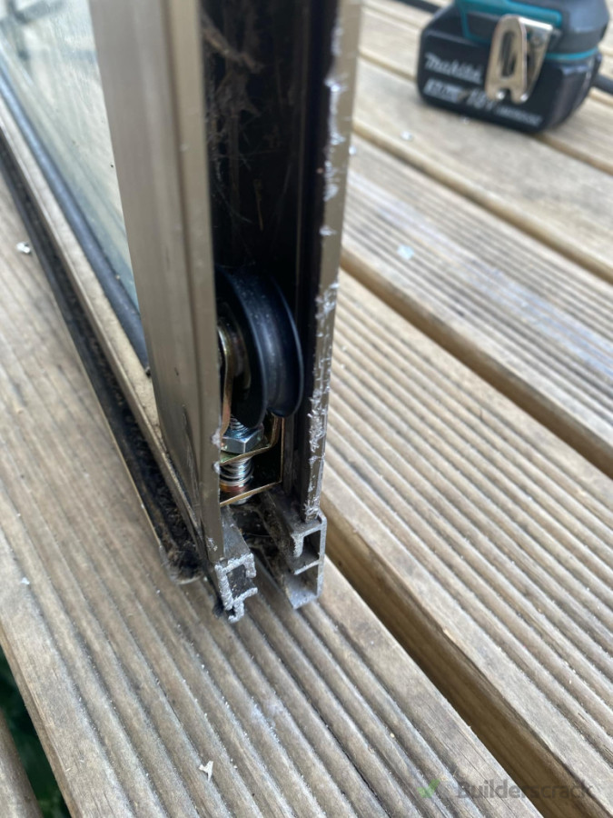 Sliding roller wheel replacement and maintenance