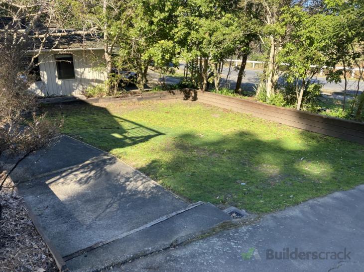 New asphalt driveway (#1151057) | Builderscrack