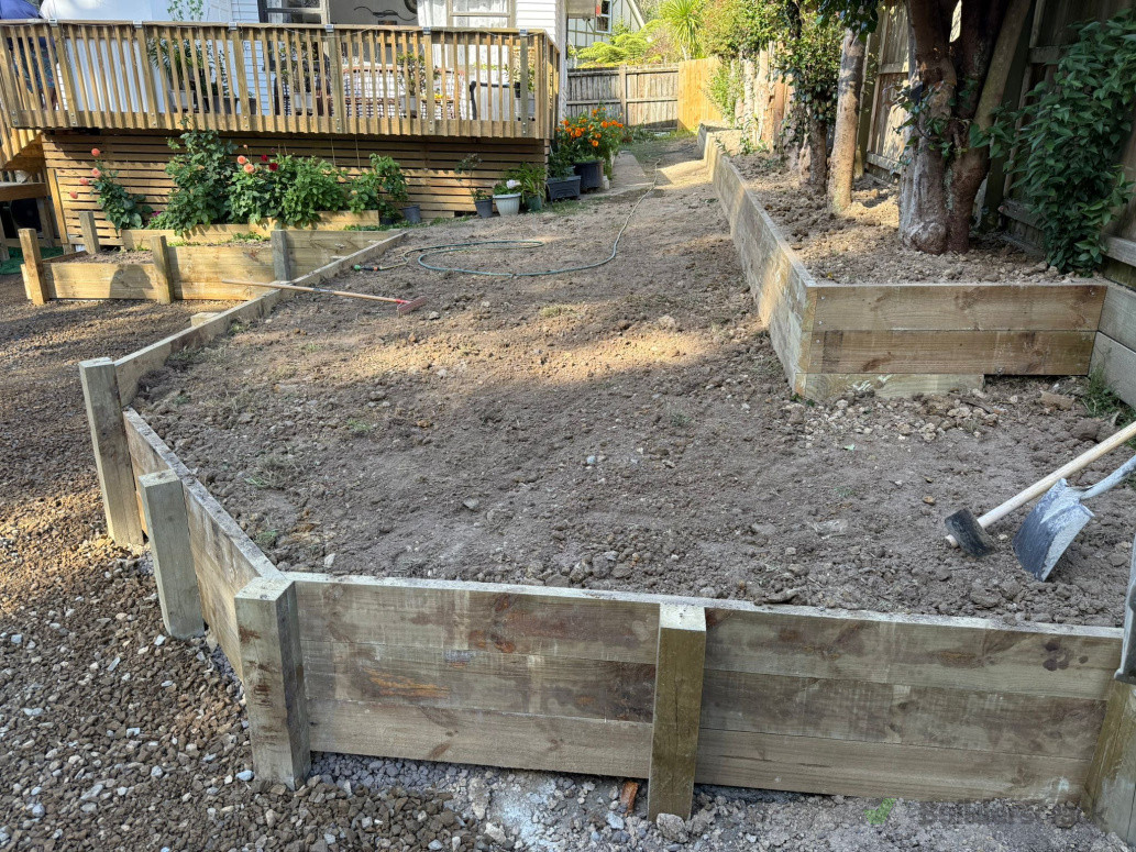 Garden Bed with returning wall