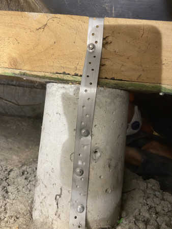 stainless steel strapped to tie down the berra.