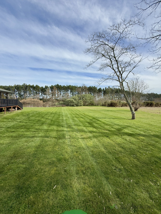 Striped finish that adds a professional touch to any lawn