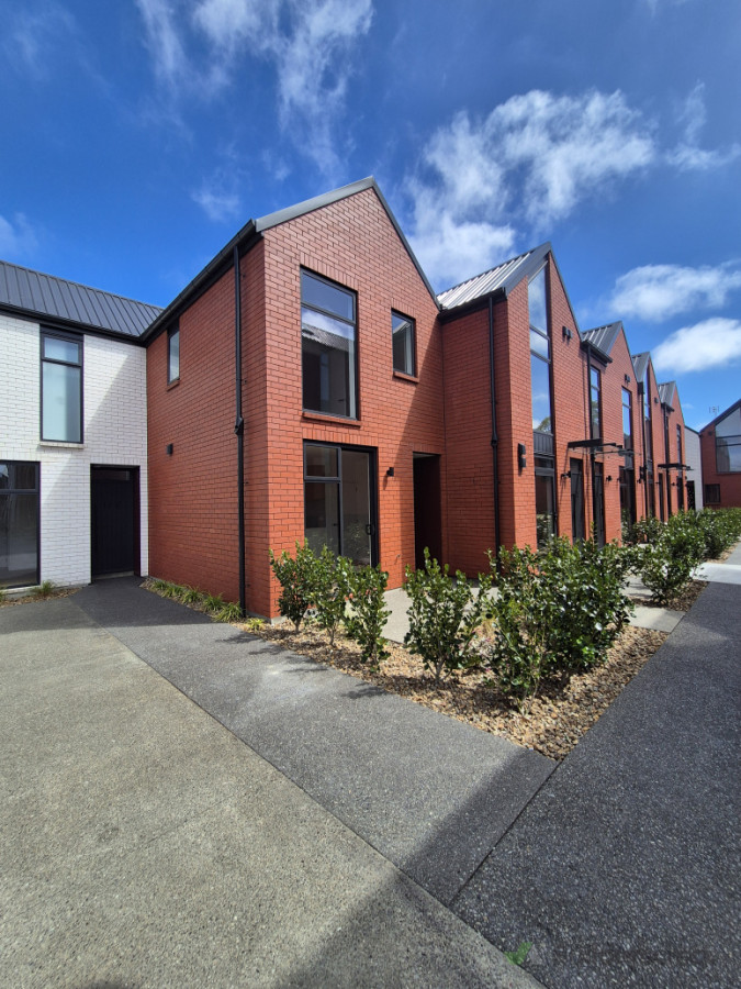 ^ x Multi residential Townhouses, Merivale