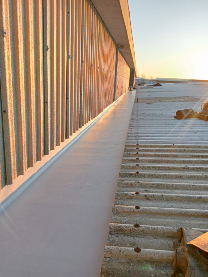 From a leaking, worn-out gutter to a fully sealed and protected system. 🚧➡️✅