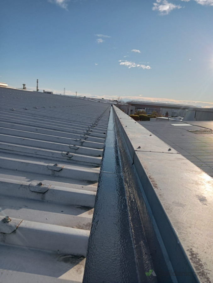 Clean gutters, secure roofs. 🌱➡️✨ When gutters are left full of grass and debris, water flow is blocked, leading to leaks, rust, and costly structural damage. After our professional service, the system is clear and protected — keeping your building safe