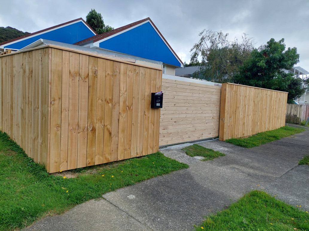Fencing with an aluminum framed sliding gate.