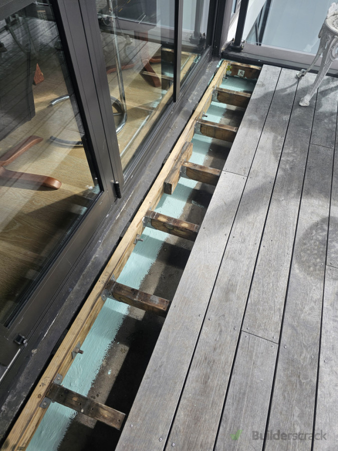 Membrane liquid applied after the polyurethane injection