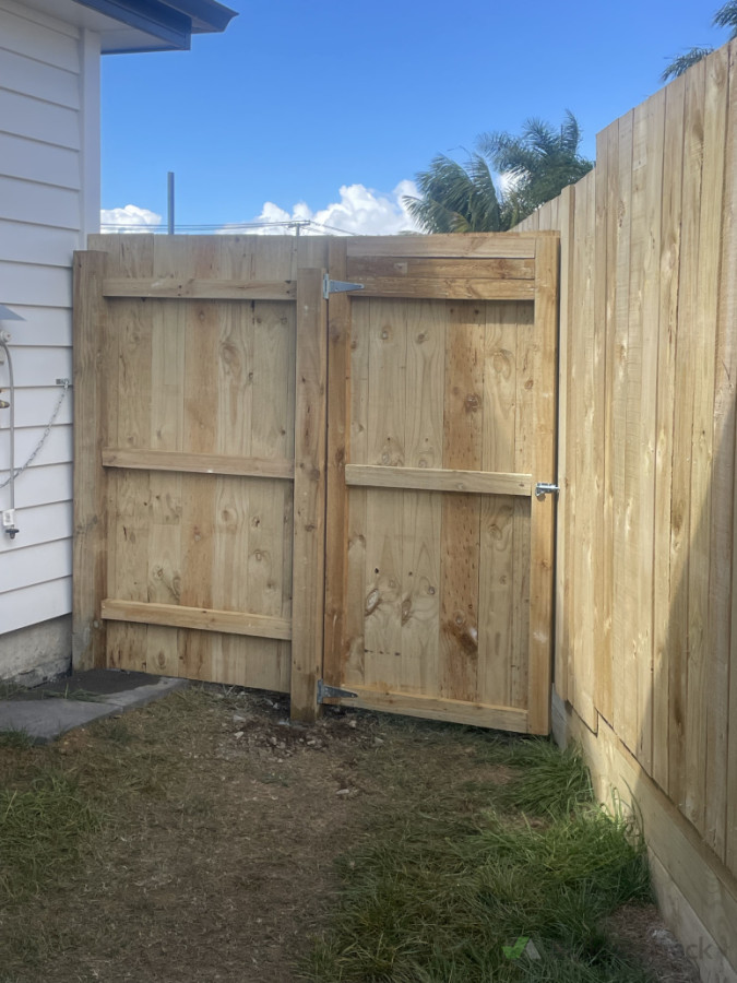 Fence gate built