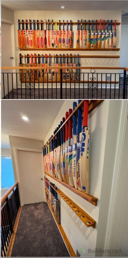 Cricket bat display unit