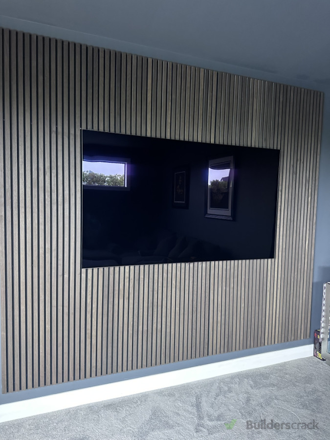 Feature panel for cinema room