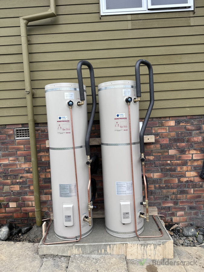 💧 Two Rinnai cylinders powering this home,  one upstairs, one downstairs.