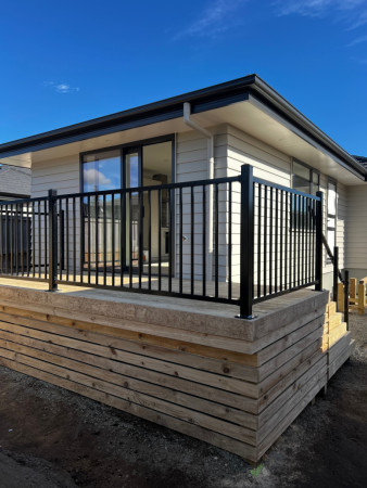 Pine Deck & Fentec Balustrade