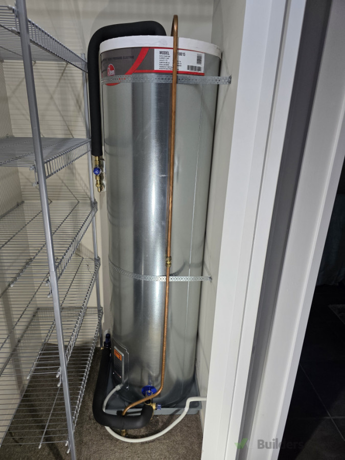 Rheem 180l vitourous enamel mains pressure Cylinder.