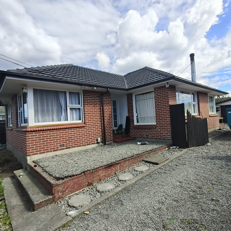 Flax pod roof and gutters