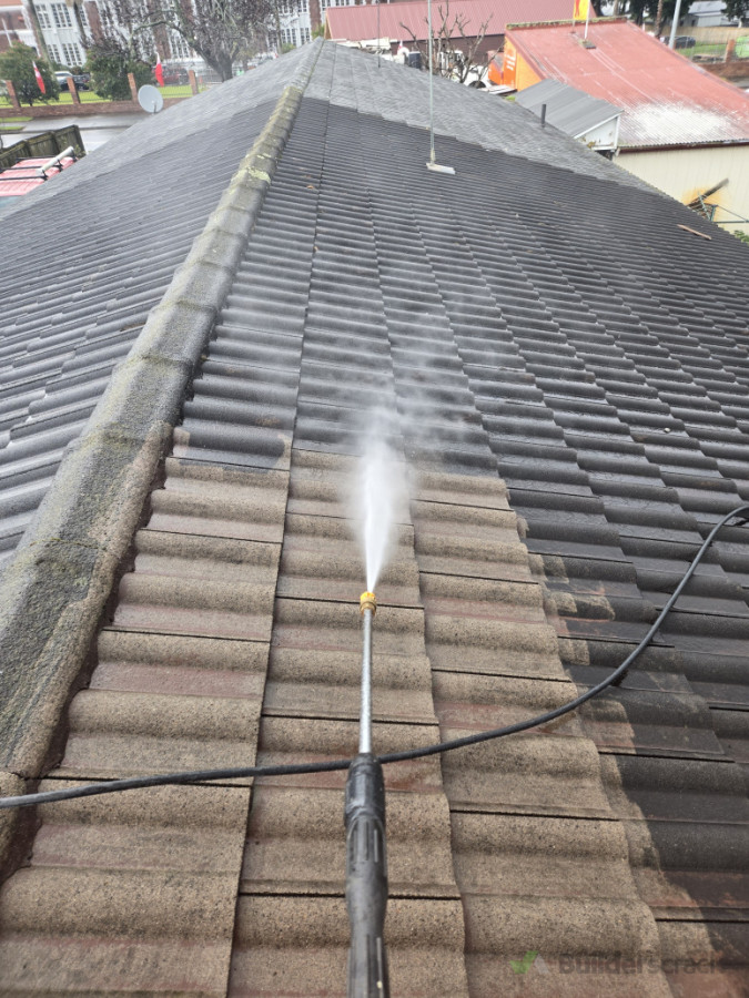 Concrete rooftiles waterblasting