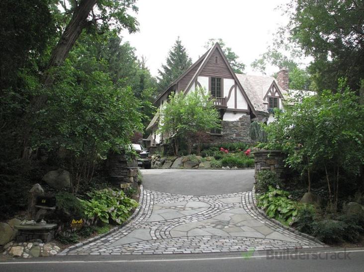 Driveway paving with 'crazy paving' effect (#1167062) | Builderscrack