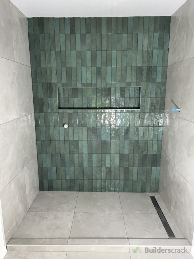 600mm x 600mm features subway tile