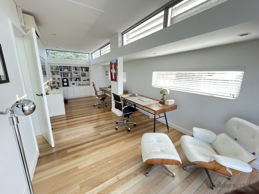 Their choice of colour for the study calls for full commitment—every corner deserves careful attention and flawless execution. That kind of precision brings out the true charm of the space.