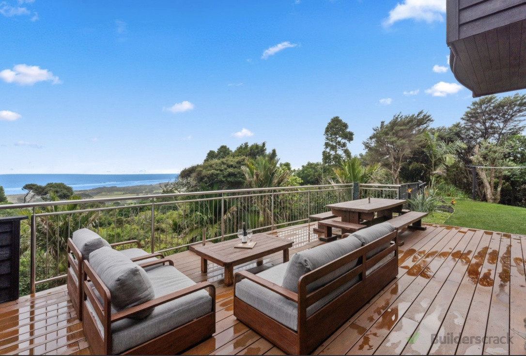 kwila deck & entertainment area