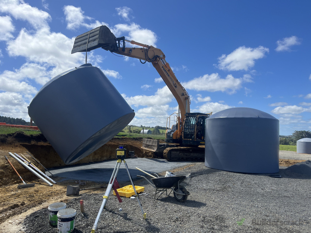 Water tank installation
