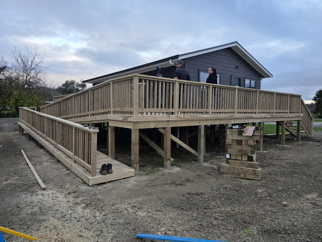 Flood zoned deck / house lift